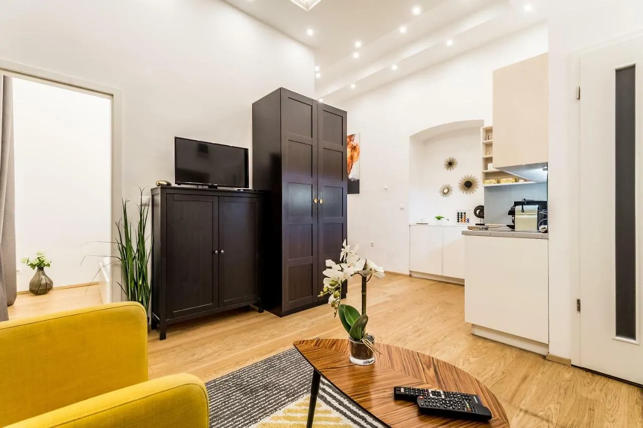 Hello Downtown Apartment - Movie Budapest