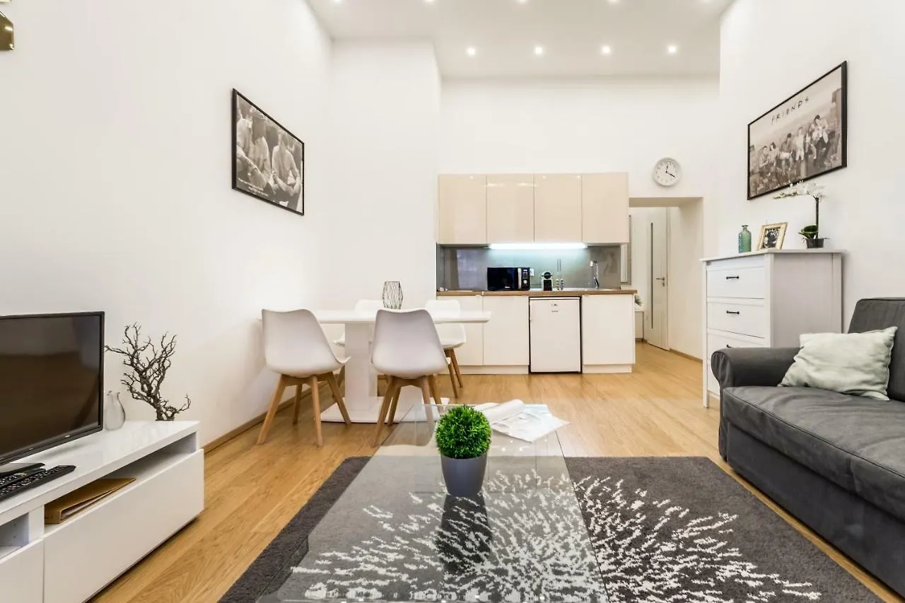 Hello Downtown Apartment - Movie Budapest 0*,