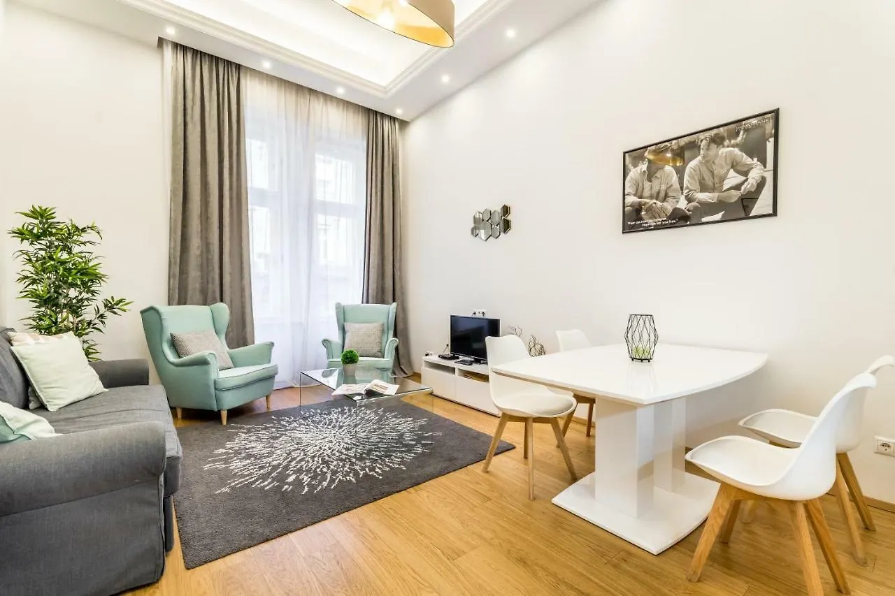 Hello Downtown Apartment - Movie Budapest