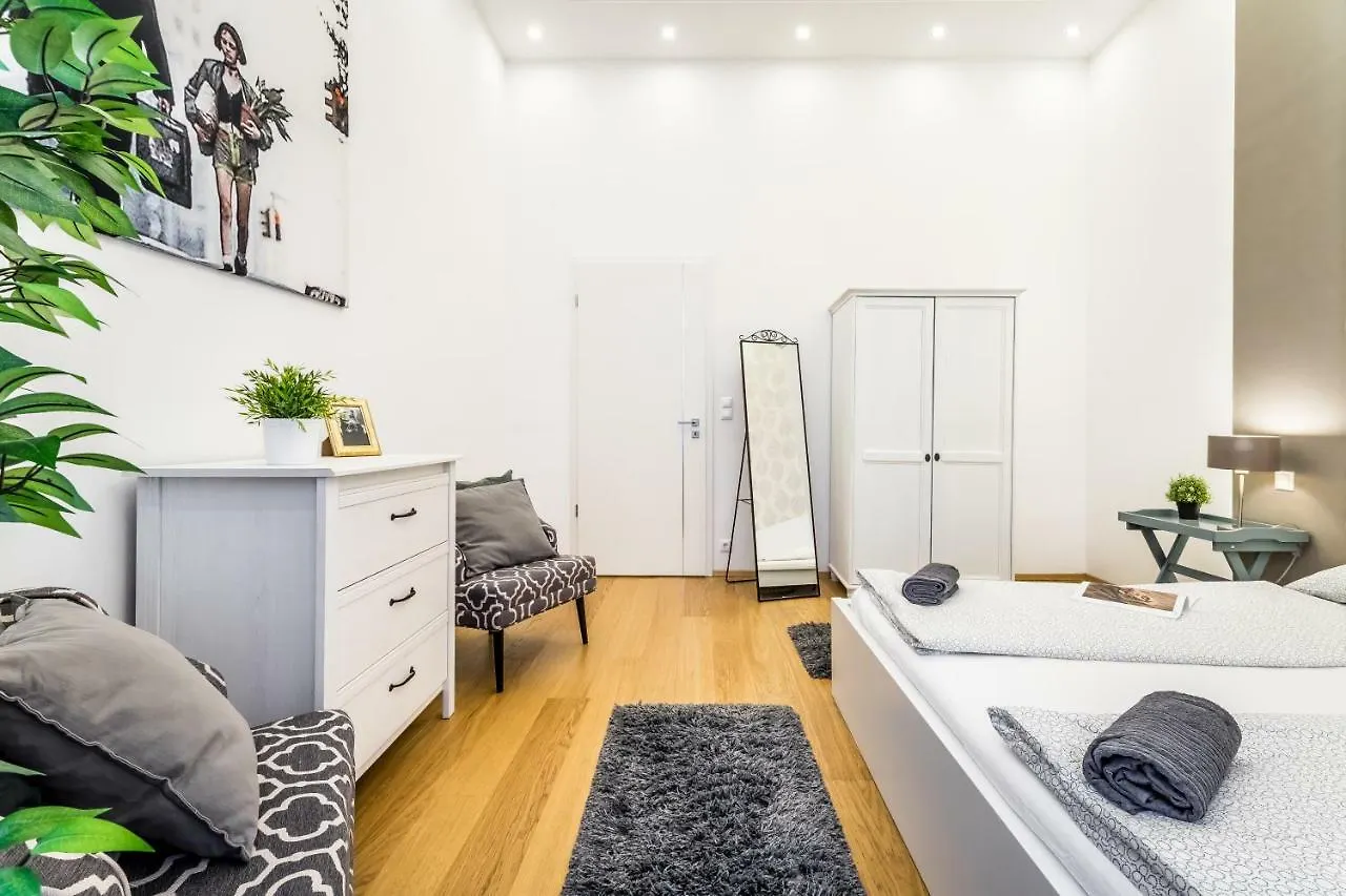 Hello Downtown Apartment - Movie Budapest 0*,