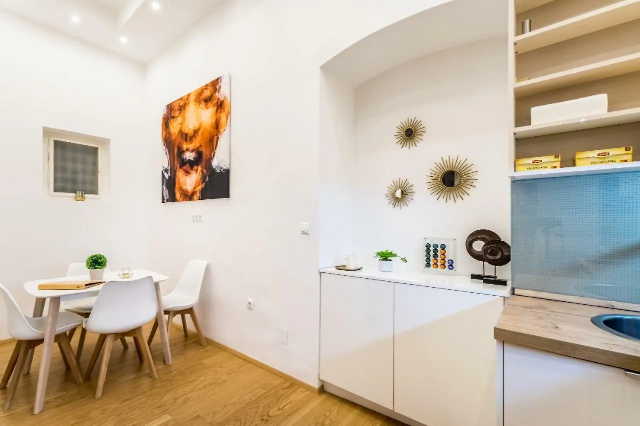 Hello Downtown Apartment - Movie Budapest